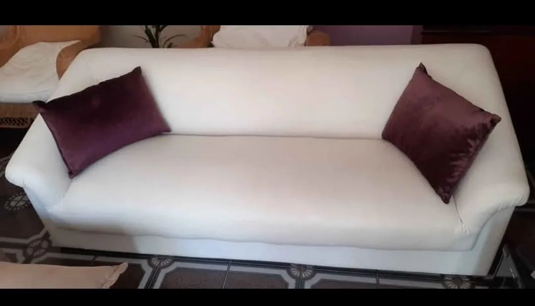 Sofá branco de courino