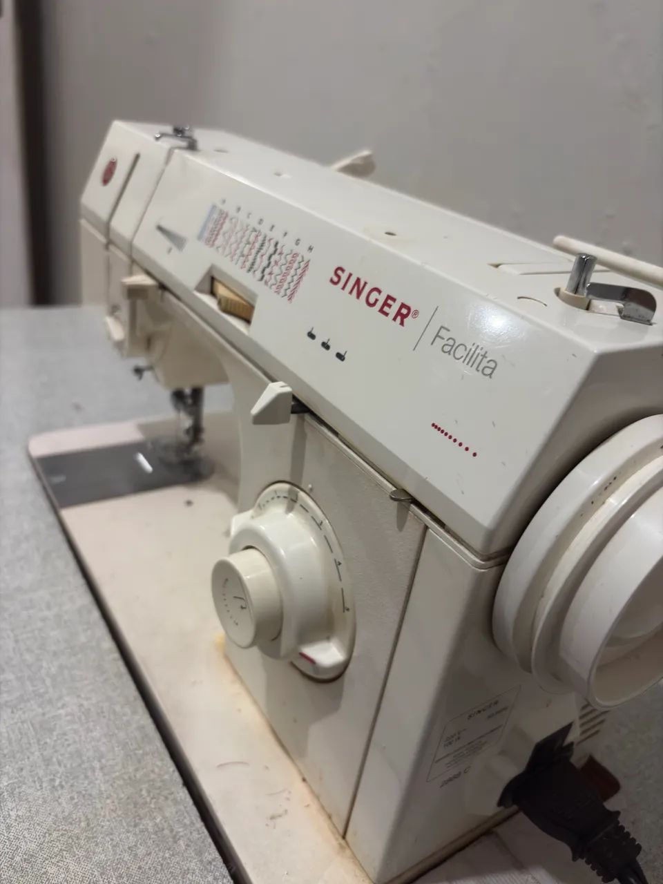 Máquina de Costura Singer Facilita  - Foto 2