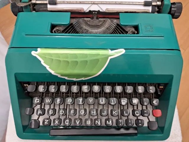Máquina de escrever Olivetti Studio 45 - Conservada - Foto 4