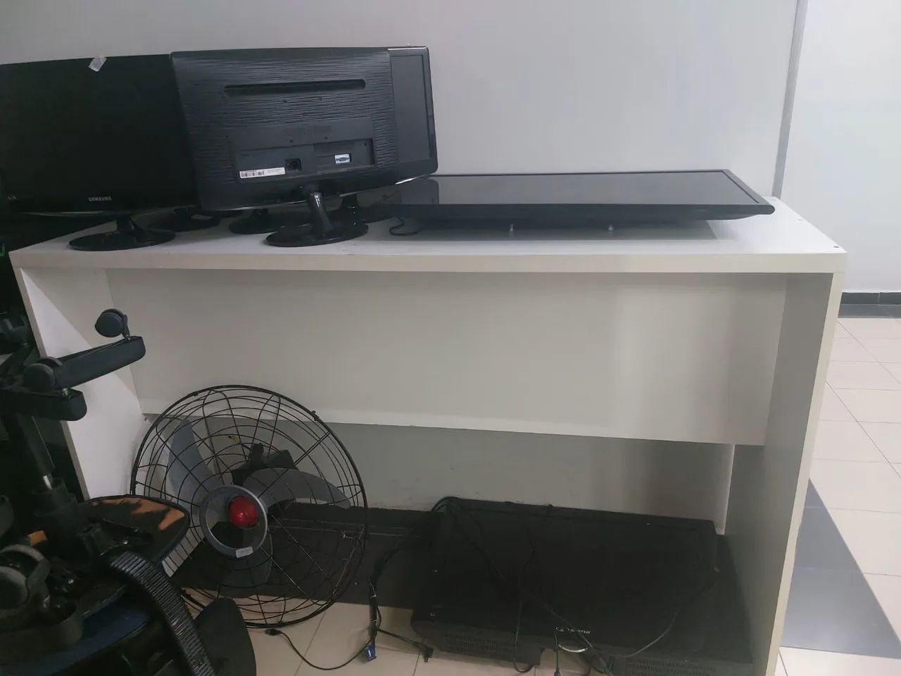 Mesa pra computador , balcão mdf e cadeira com apoio  - Foto 2