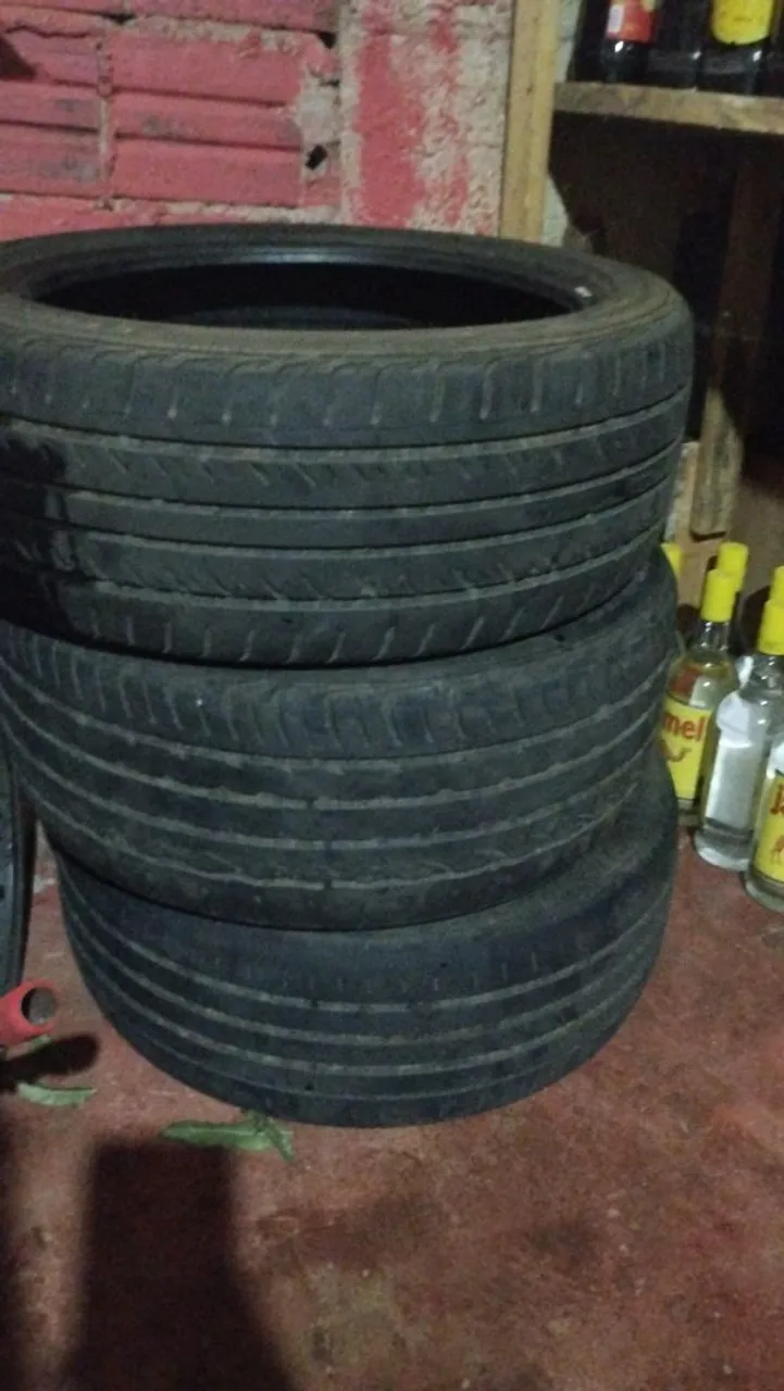 Jogo de Pneus 215/45R17