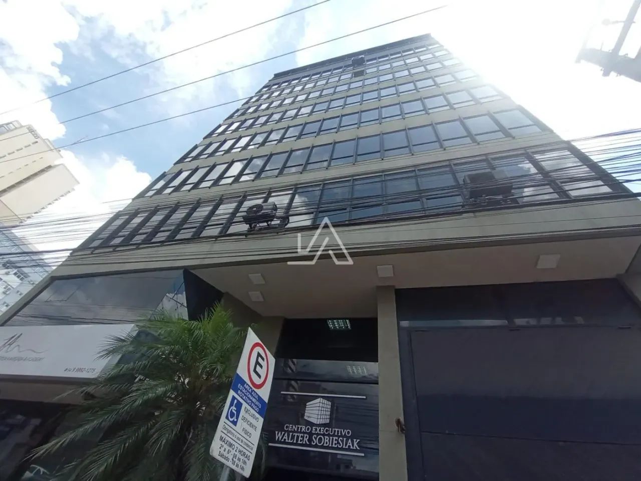 CENTRO EXECUTIVO WALTER SOBIESIAK - SALA AÉREA COM 122 M² - CENTRO