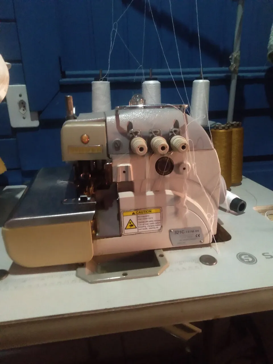 Máquina de Costura Overlock Industrial