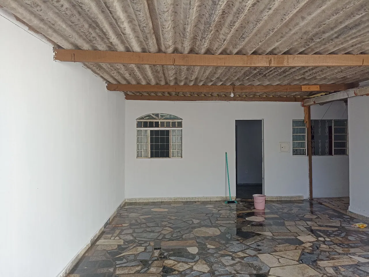 Alugo casa com dois quartos em Sobradinho 2.