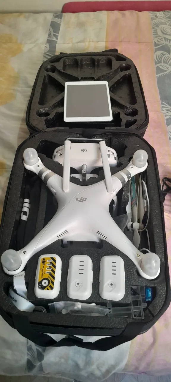 Drone DJI Phantom com acessórios e bateria extra