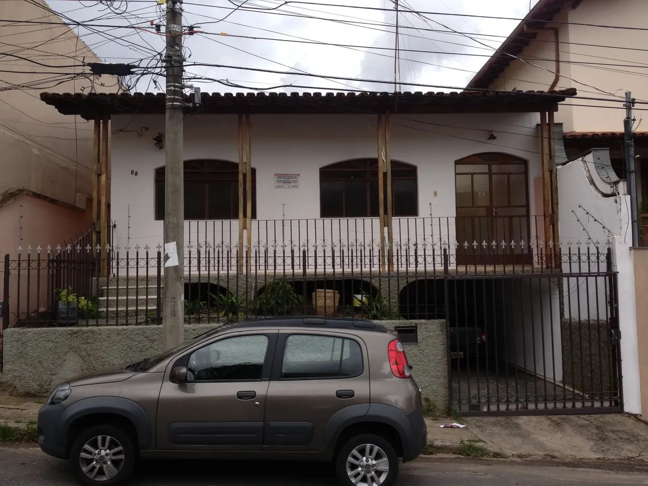 Imóvel para aluguel possui 261 metros quadrados com 3 quartos