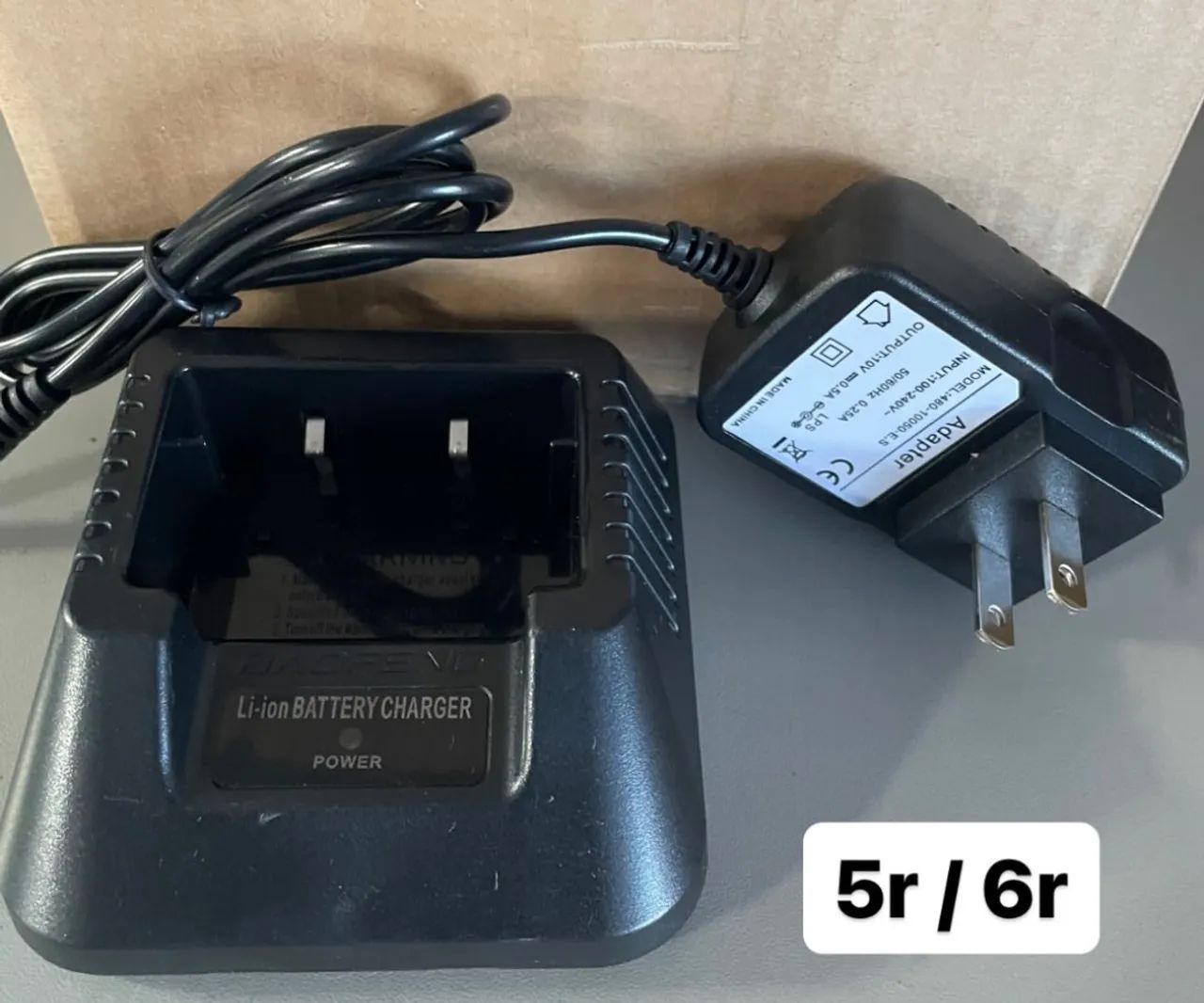 Base + fonte carregador baofeng 5r / 6r