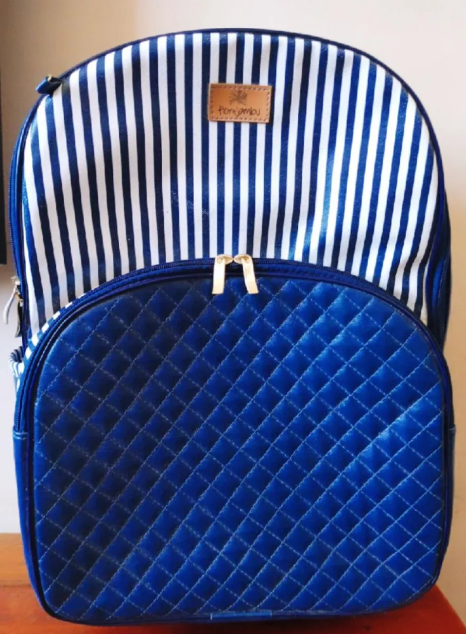Mochila Azul Marinho com Listras