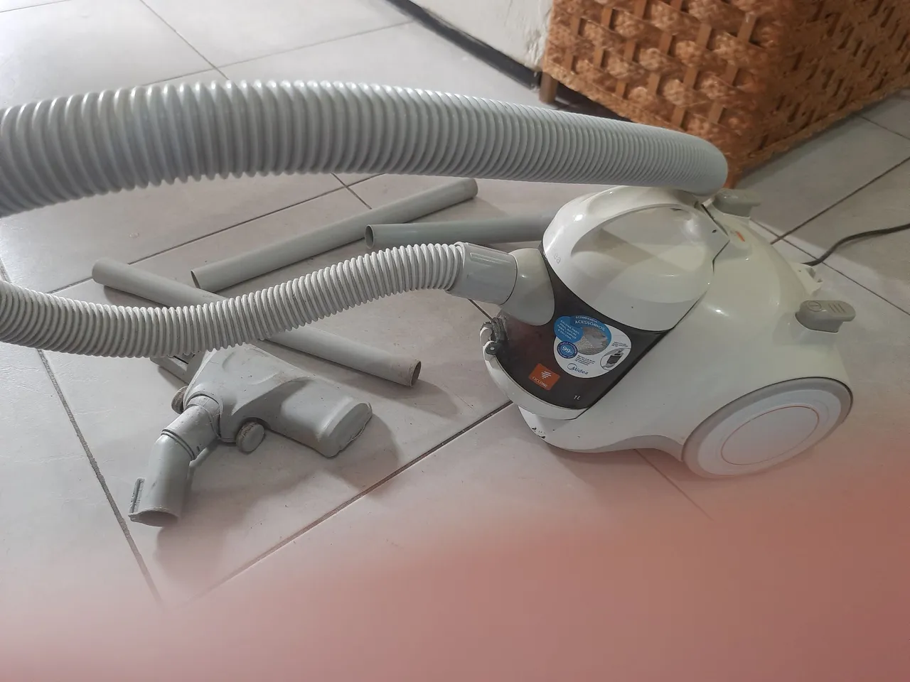 Aspirador de Pó Midea Cyclone 1L