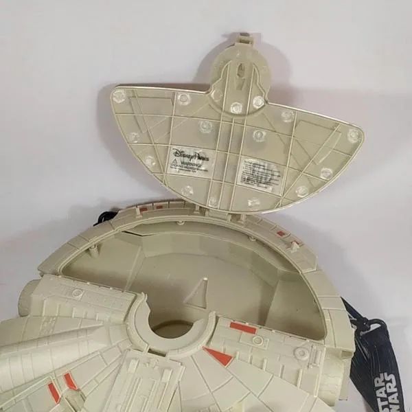 NAVE ESPACIAL MILLENIUM FALCON com luzes, da saga Guerra nas Estrelas  - Foto 4