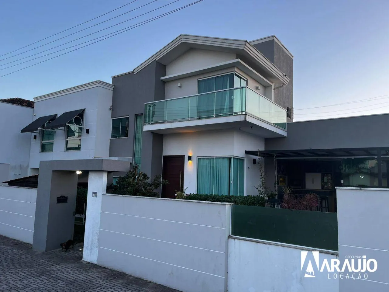 Casa com 3 dormitórios para alugar - Centro - Navegantes