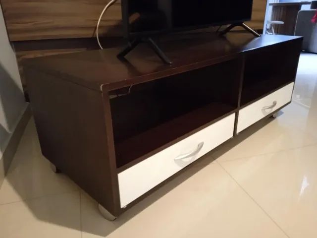 Rack c/ 2 gavetas 2 nichos e rodas em MDF Marrom 48 cm x 136 cm x 52 cm - Foto 4
