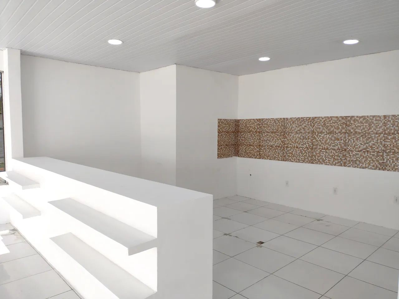 Loja com 110 m² pronta para o seu negócio no bairro Itaperi - Fortaleza - Ce. - Foto 4