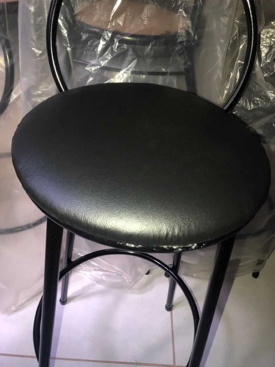 Banquetas com Encosto e Assento Estofado - Conforto e Estilo - Foto 5