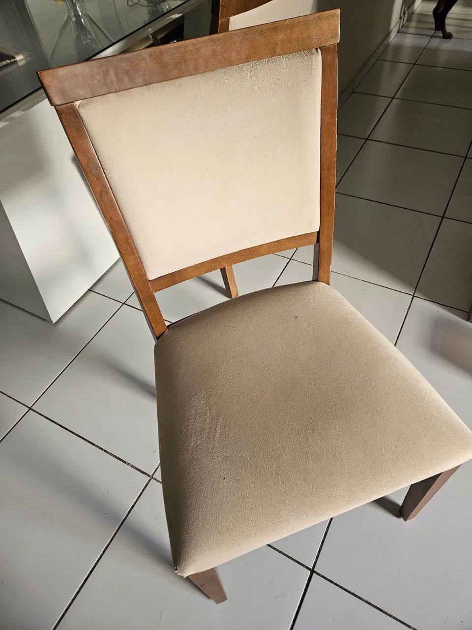 Table and 4 chairs set64341727760387124