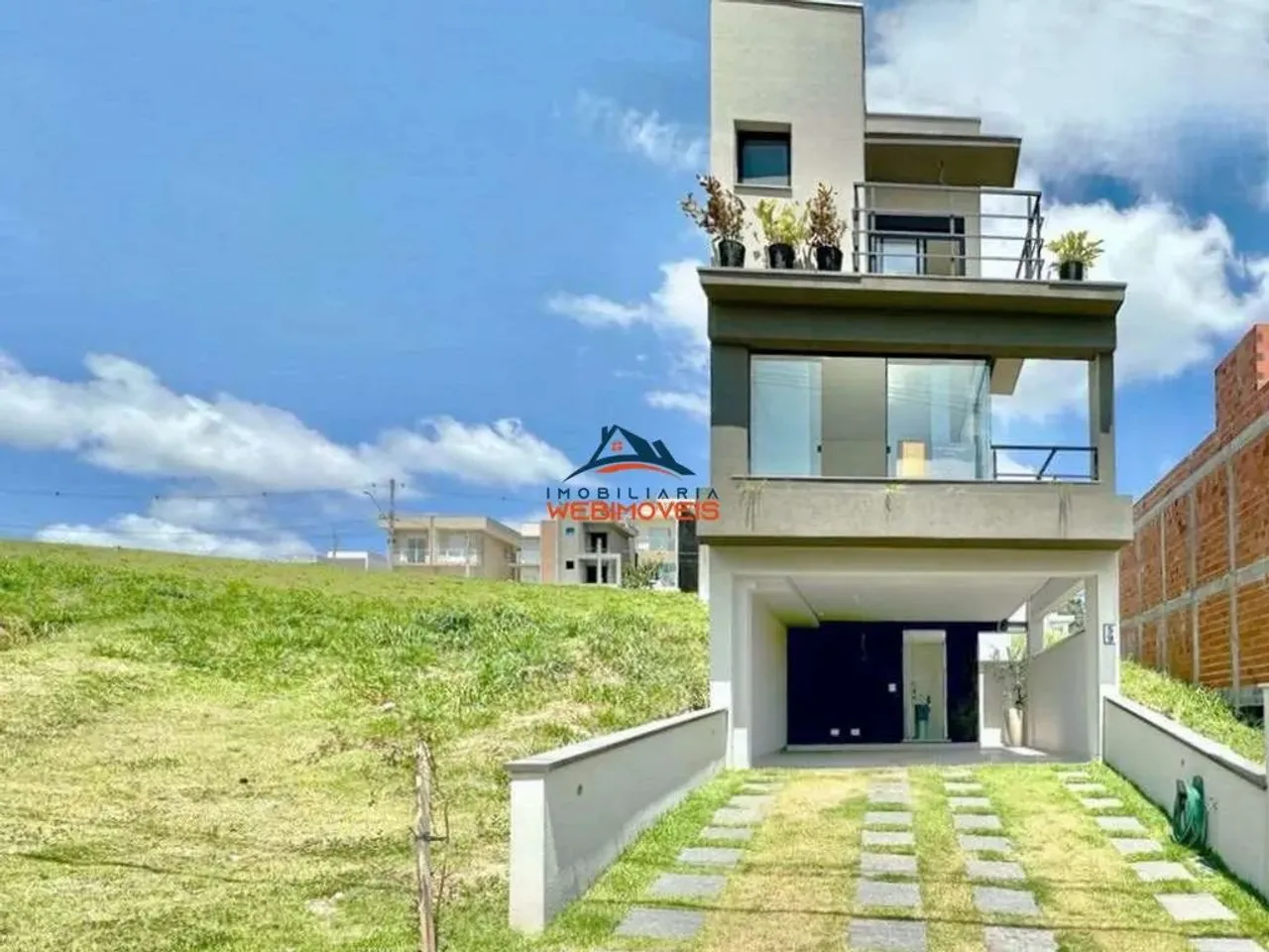 Casa em Condomínio à Venda em Cotia-SP, Bairro das Pedras! 3 Quartos, 1 Suíte, 2 Salas, 3