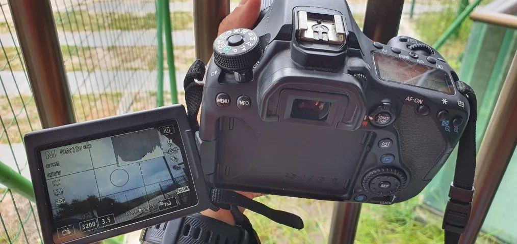 Canon Eos 80d Wi-fi + 18-135mm Is Usm Dslr + 2 Baterias - Foto 5