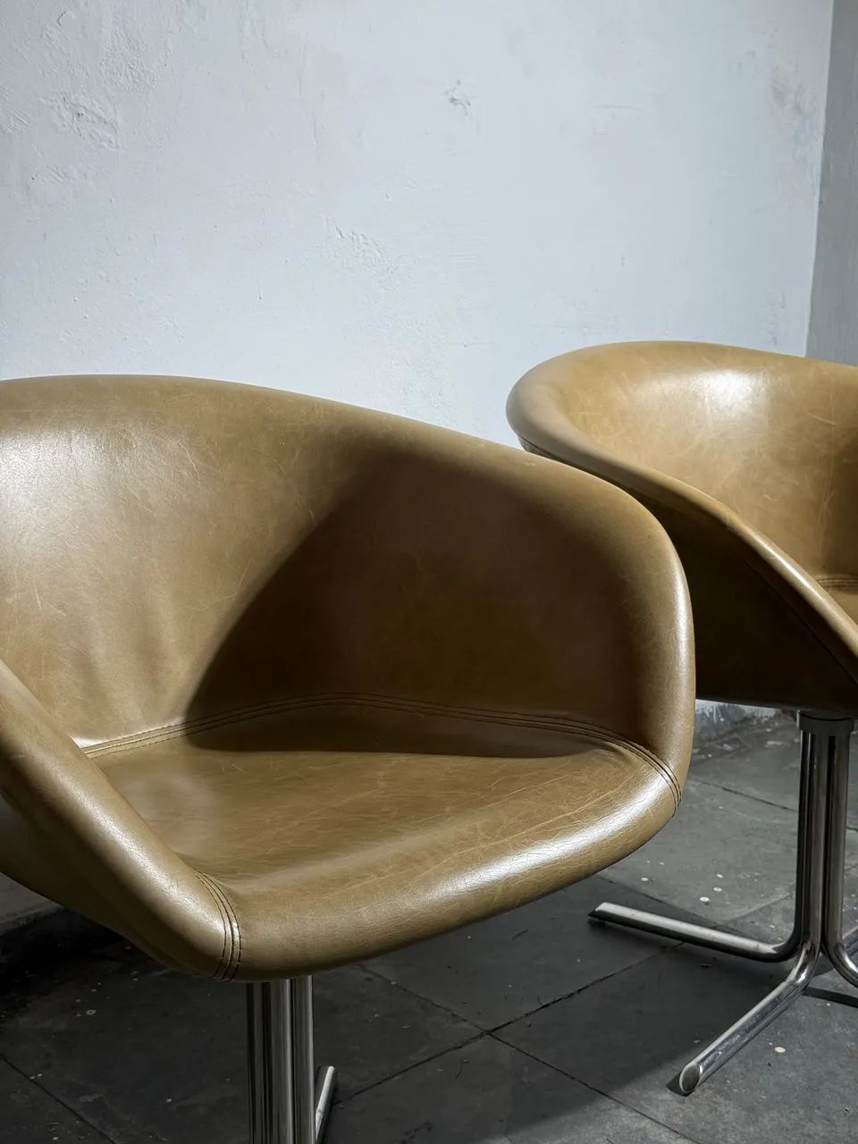 Par de Poltronas Giratórias - Foto 5