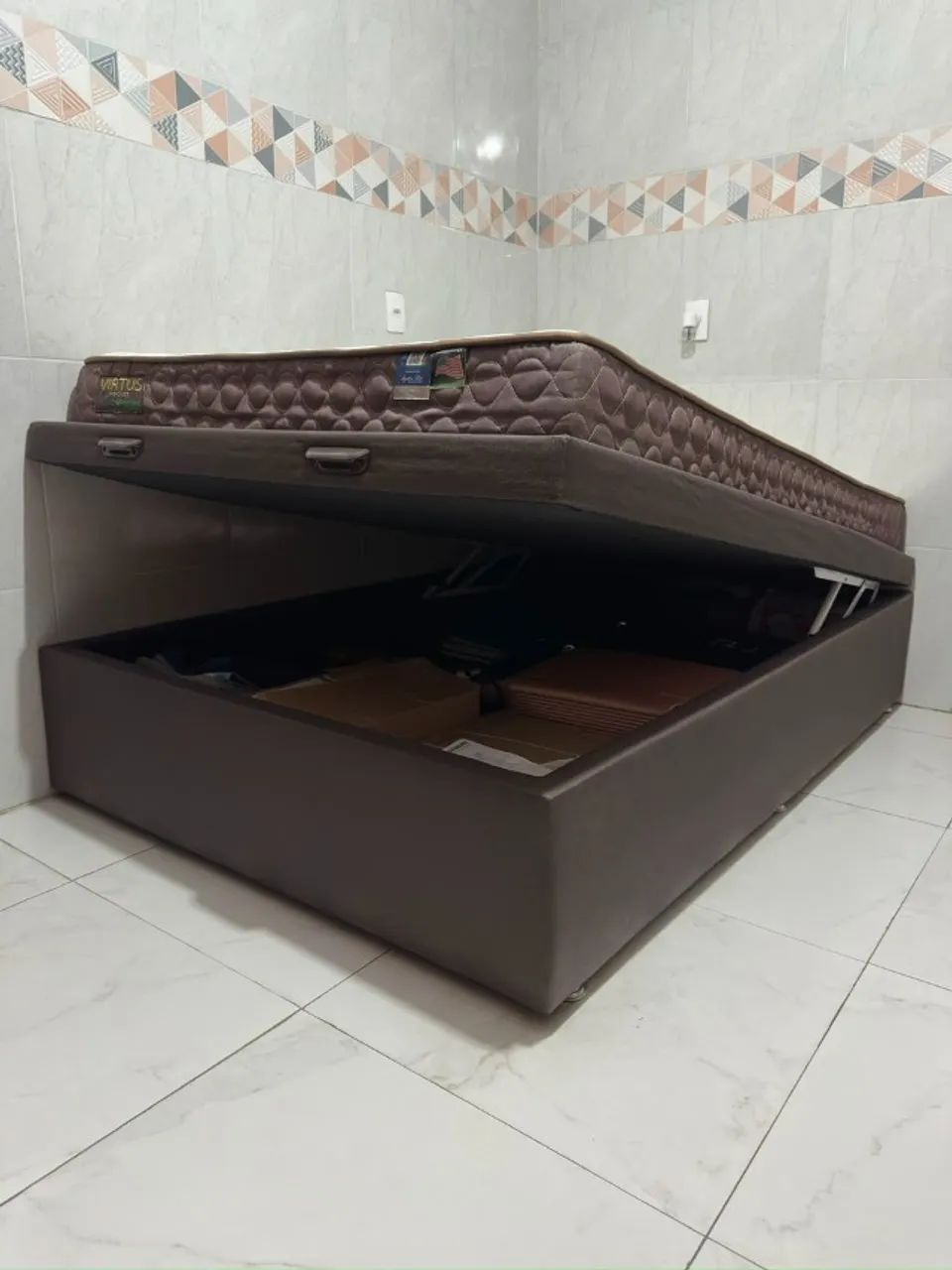 Vendo conjunto cama baú + colchão em excelente estado! - Foto 4