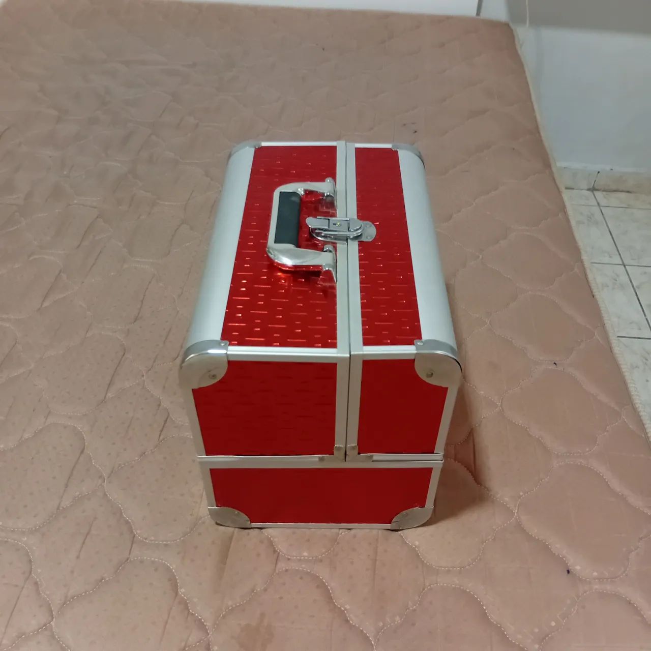 Maleta de maquiagem com 6 divisórias  - Foto 4