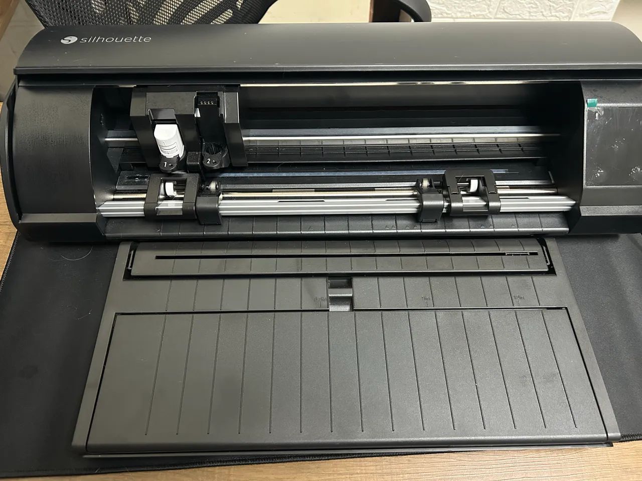 Silhouette cameo 5