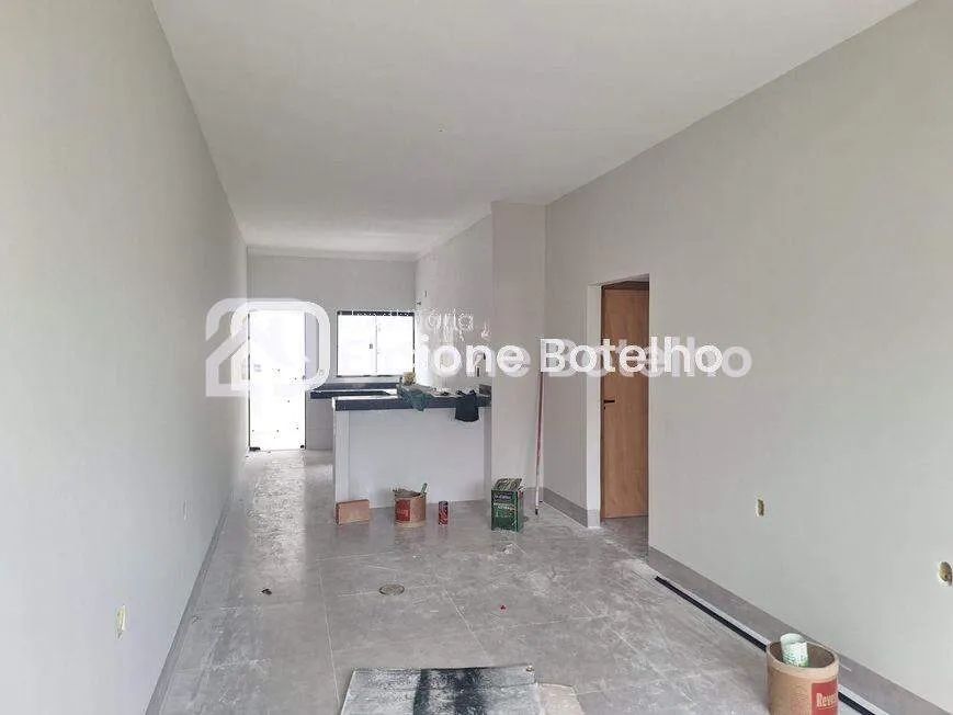 Casa à venda no bairro Planalto com 2 quartos e 1 suíte com 4 vagas - Foto 2