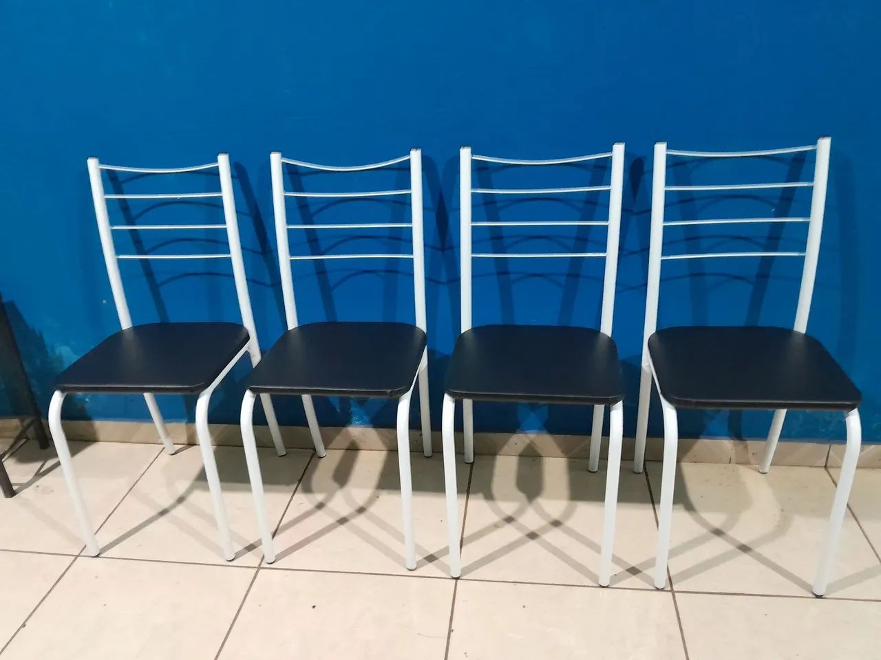 Mesa quadrada pedra granito com 4 cadeiras  - Foto 5
