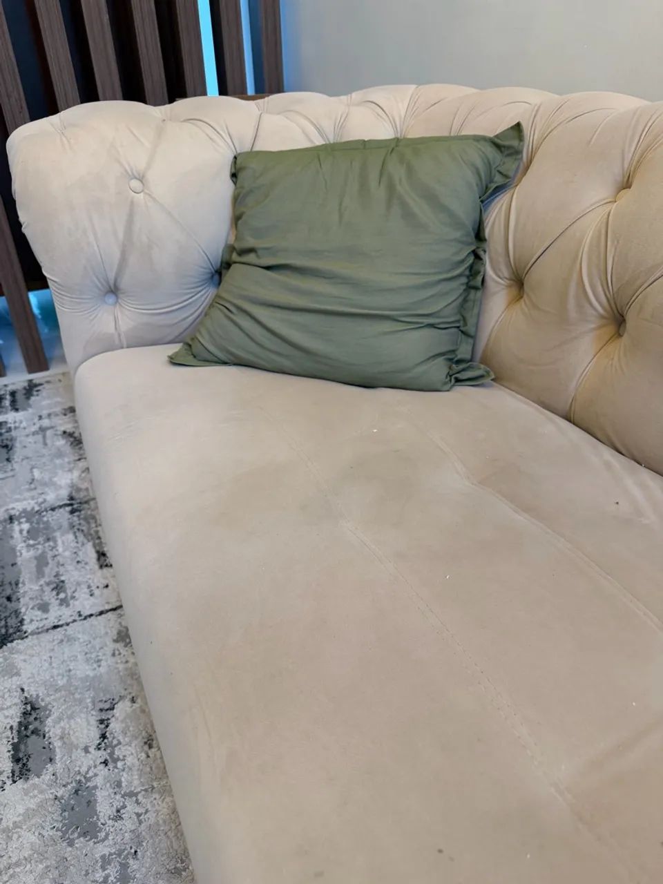 Sofá Capitonê 2,30 m sem detalhes. - Foto 4