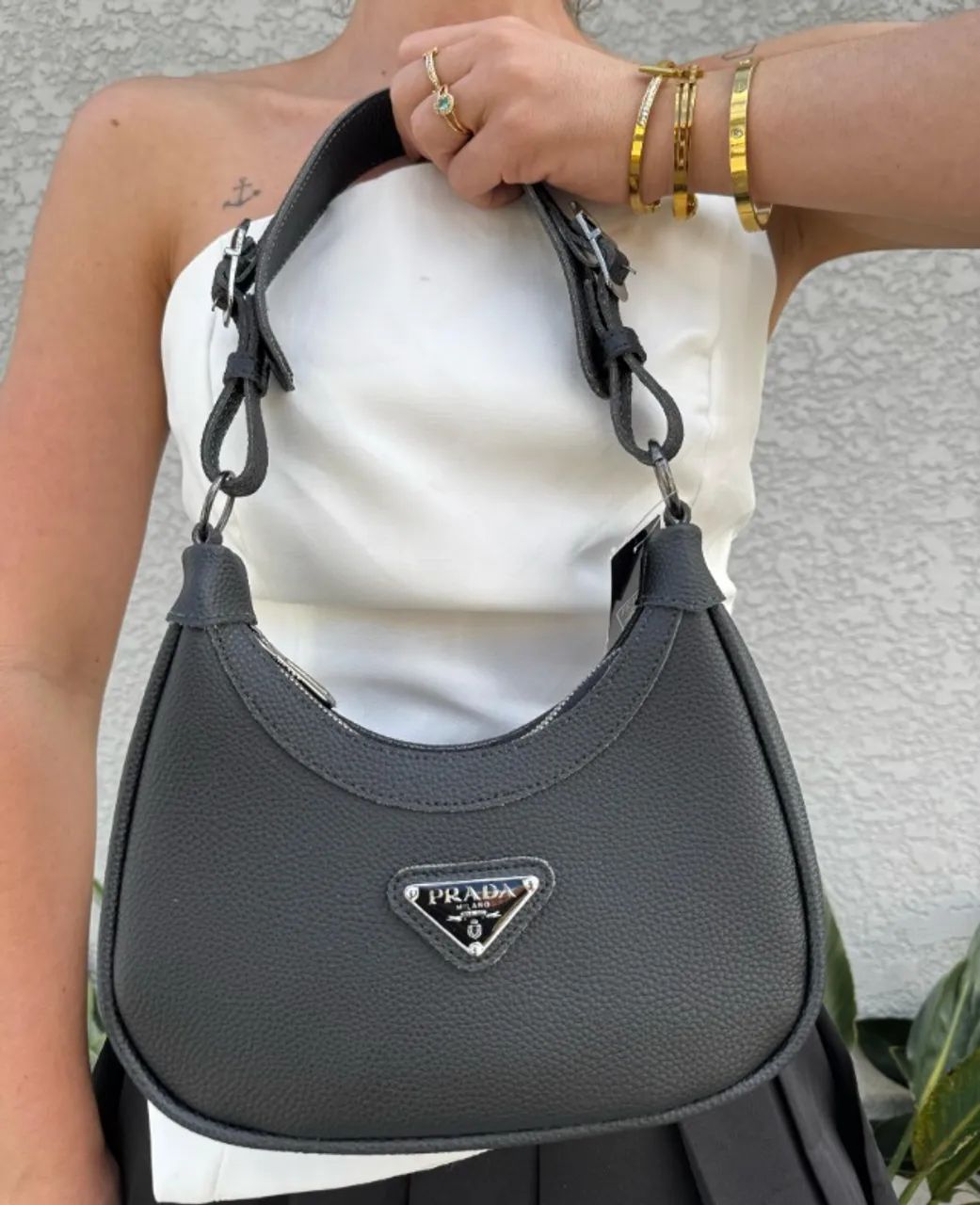 Bolsa de Ombro Prada Arqué Couro Feminino Luxo (Formato de Meia-Lua) - Foto 4