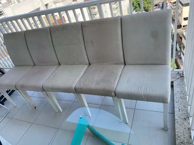 Cadeira de mesa de jantar e mesa de canto