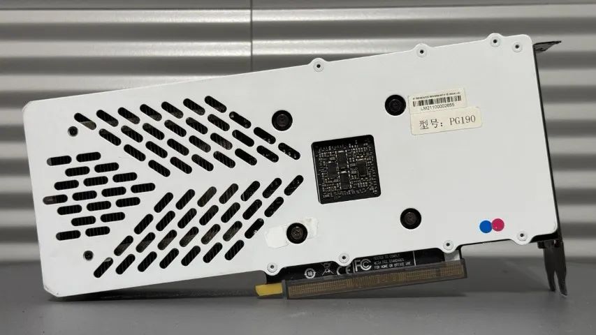 LEADTEK RTX 3060 12GB ホワイトモデル　動作確認済み Placa de Vídeo RTX 3060 12GB Leadtek White - Placas de Vídeo
