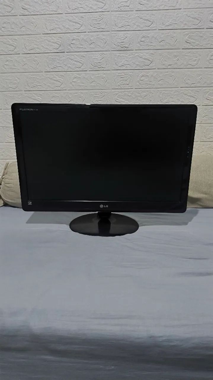 Monitor 24" com teclado e mouse 