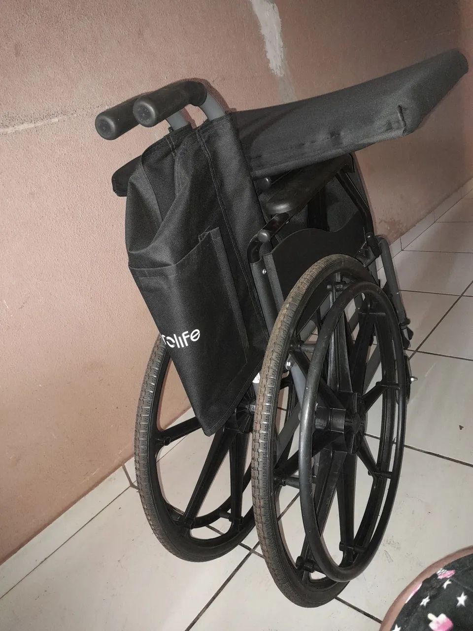 Cadeira de rodas manual confortável para 150kg, nova usada apenas uma vez. - Foto 4