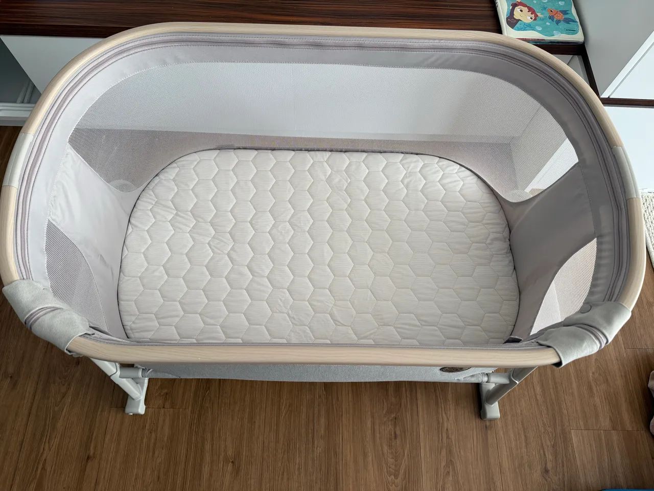Berço Co-Sleeper Maxi-Cosi Iora - Completo + Acessórios | Excelente estado - Foto 4
