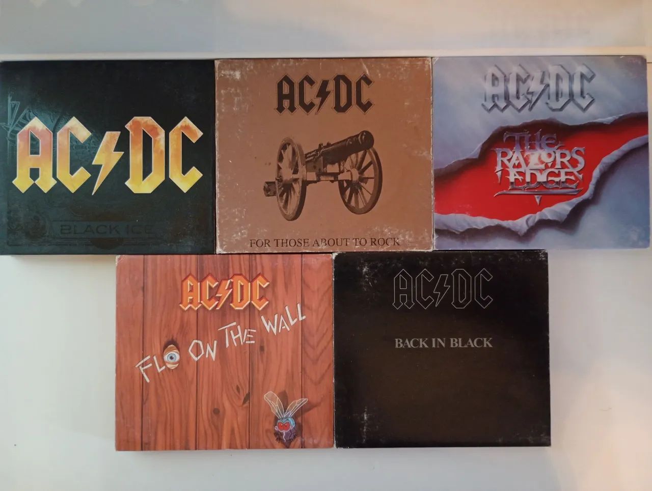 COLEÇÃO DE 11 ALBUNS EM CD DO AC/DC - Foto 2