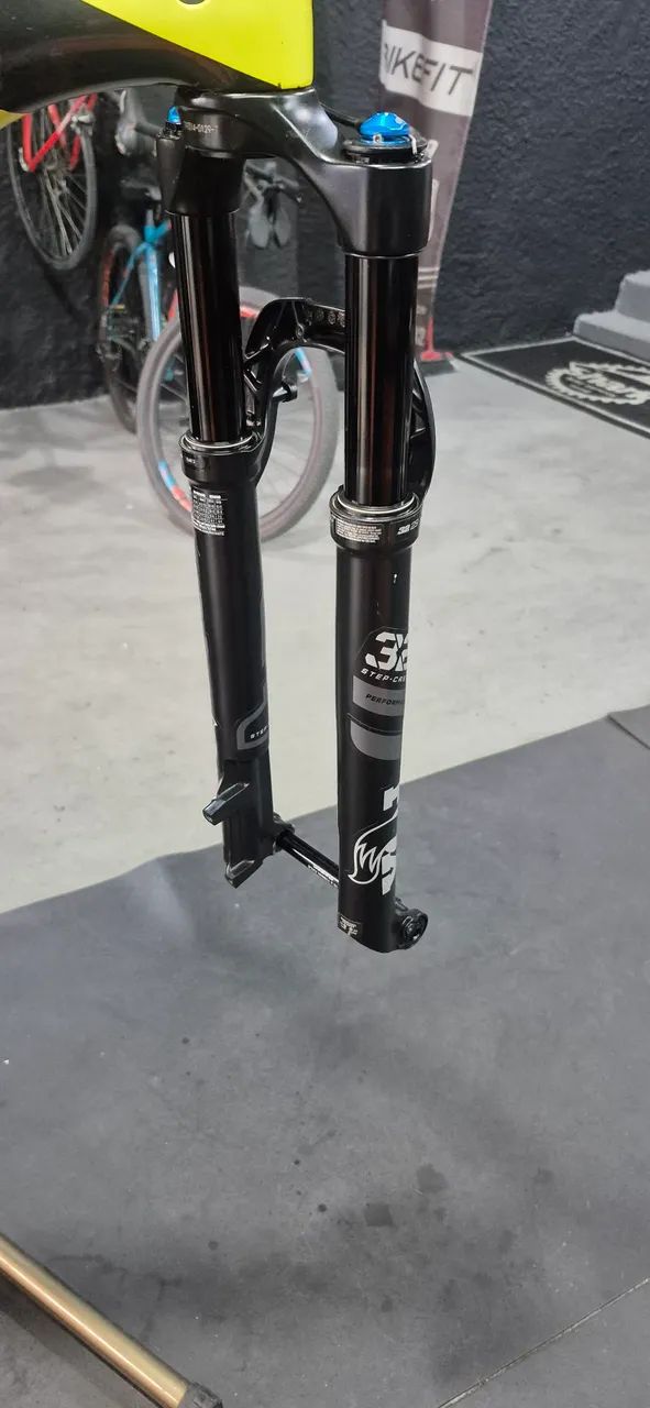 Suspensão FOX 32 stepcast performance  - Foto 2