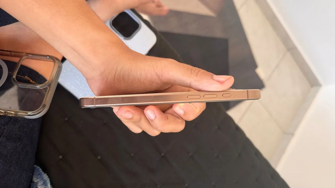 IPHONE 16 pro max - Foto 2