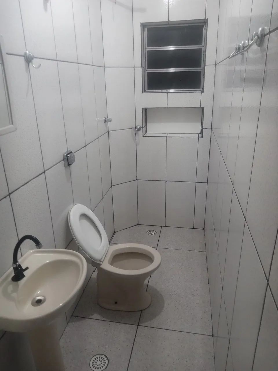 Aluga-se uma casa de três cômodos - Foto 4