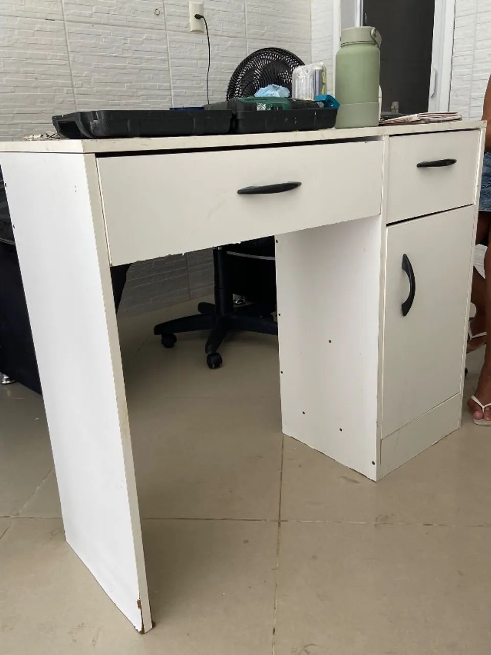 Manicure Table465523879330467840