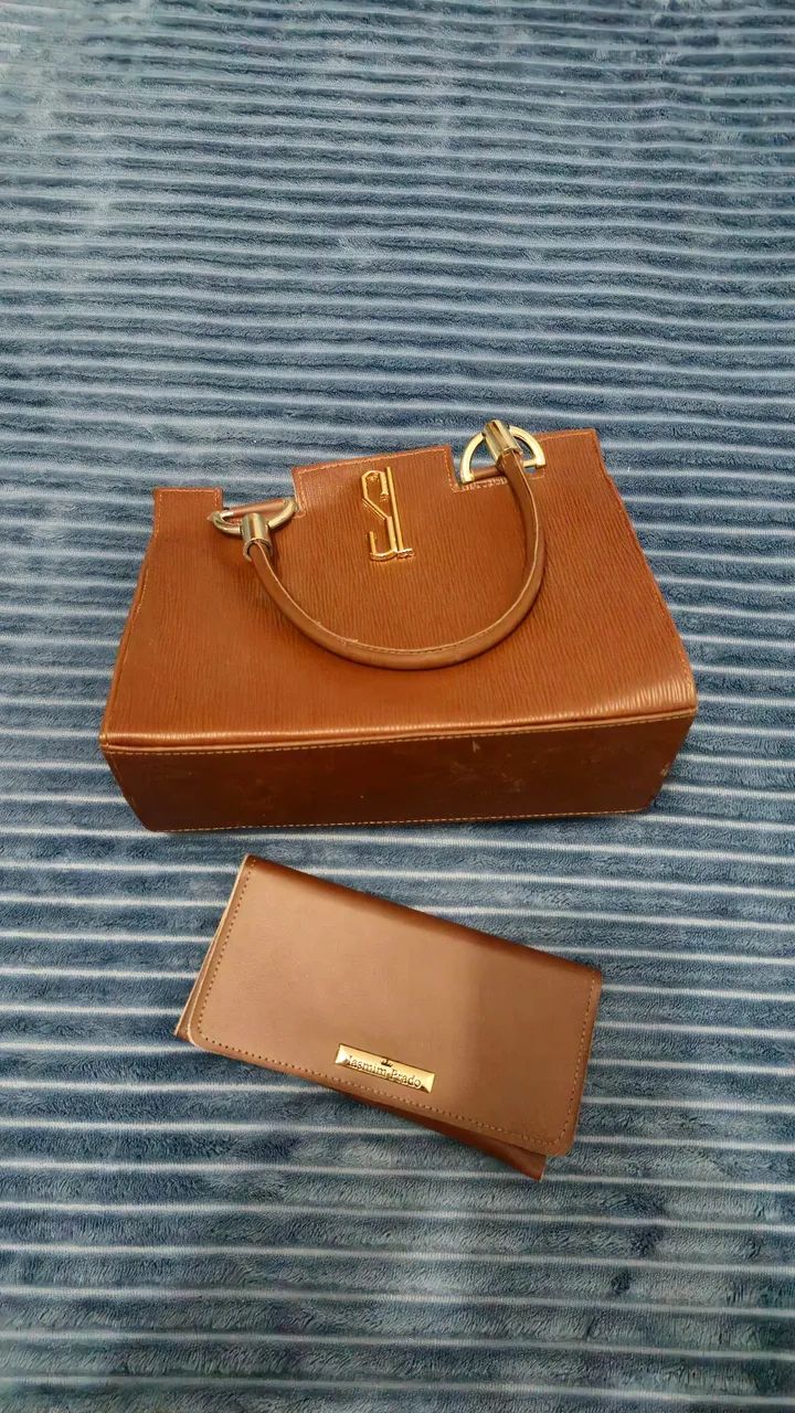 Bolsa marrom com carteira 