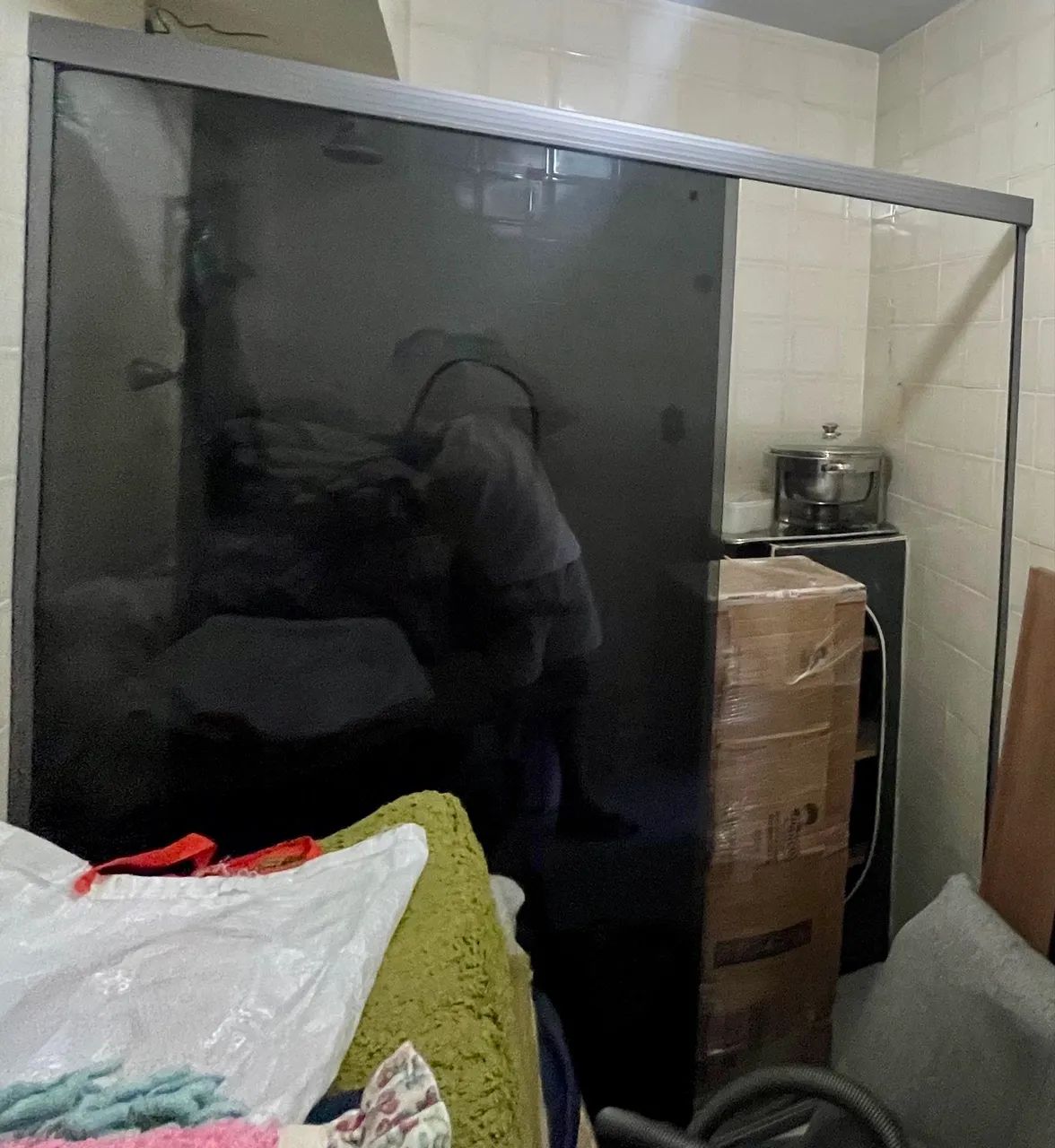 Box de banheiro vidro fumê 1,45m - necessita manutenção na ferragem