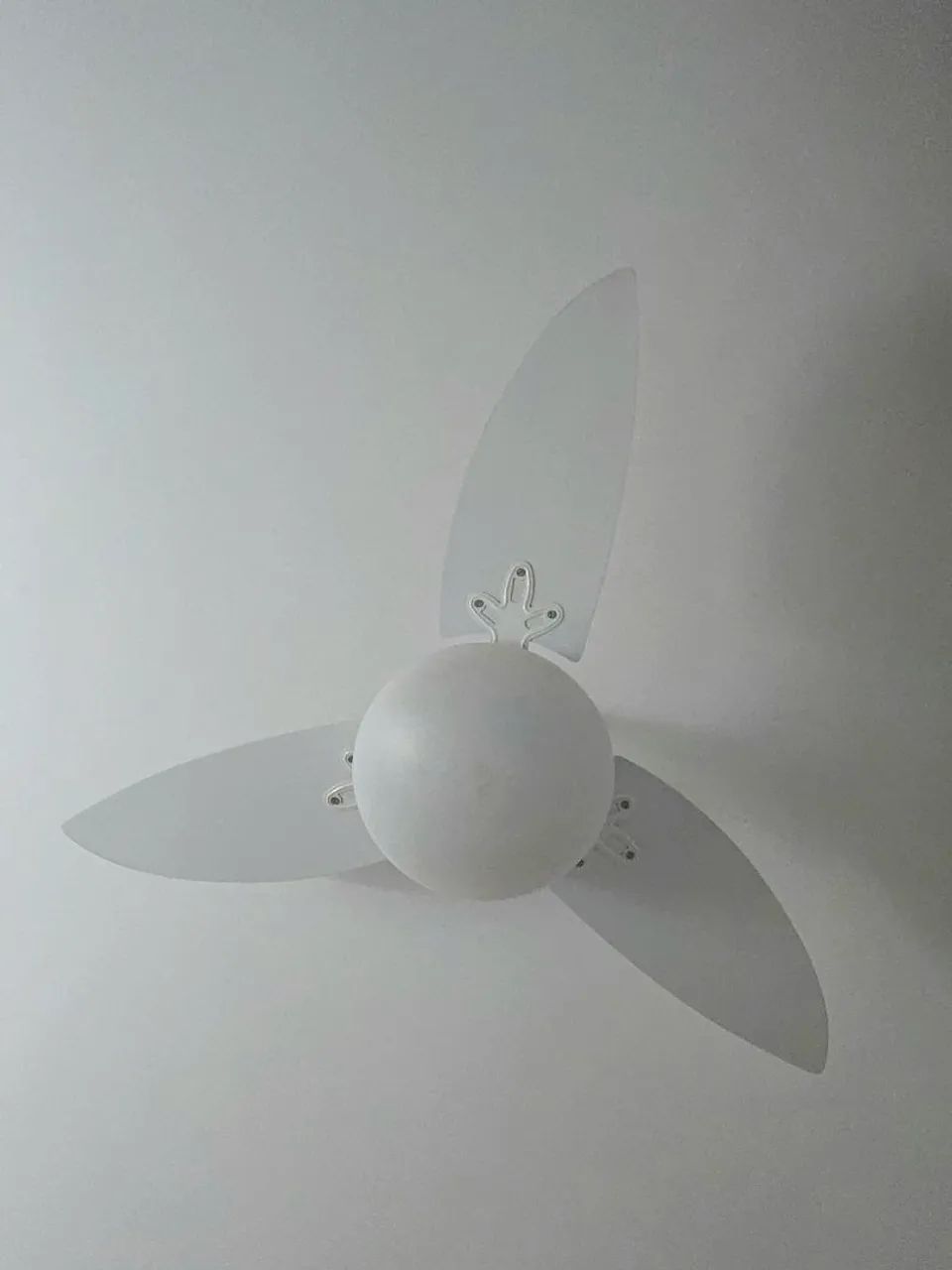 Ventilador de Teto Branco 3 Pás com Lustre Globo <br>