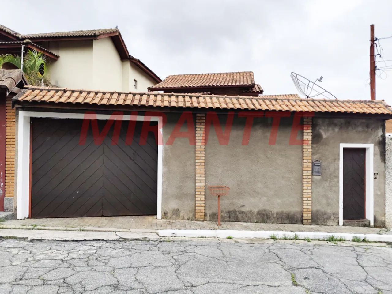 Sobrado de 400m² com 3 quartos em Horto Florestal