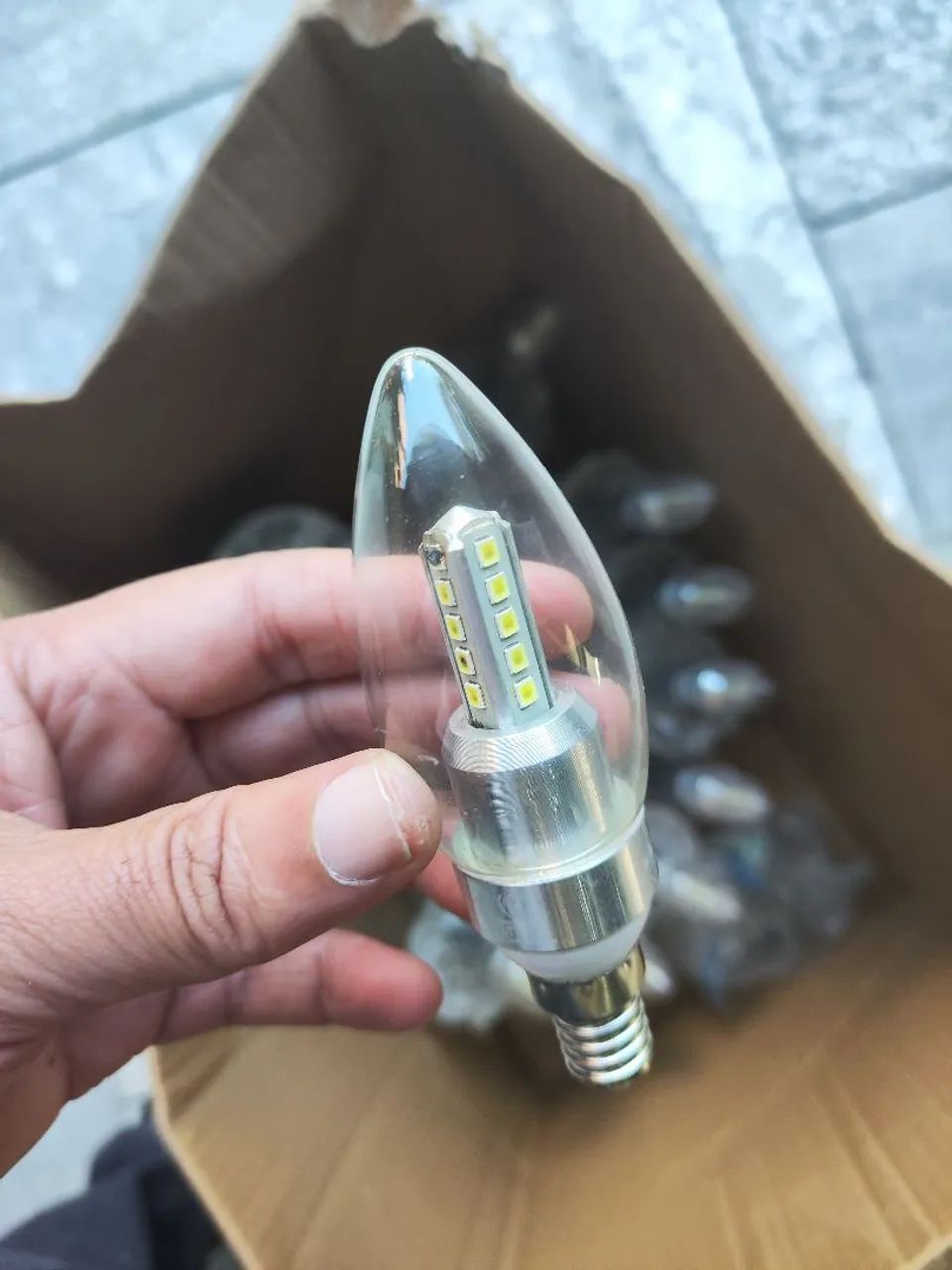 Lustres de 8 Braços de crista e Lâmpadas de Led - Foto 2