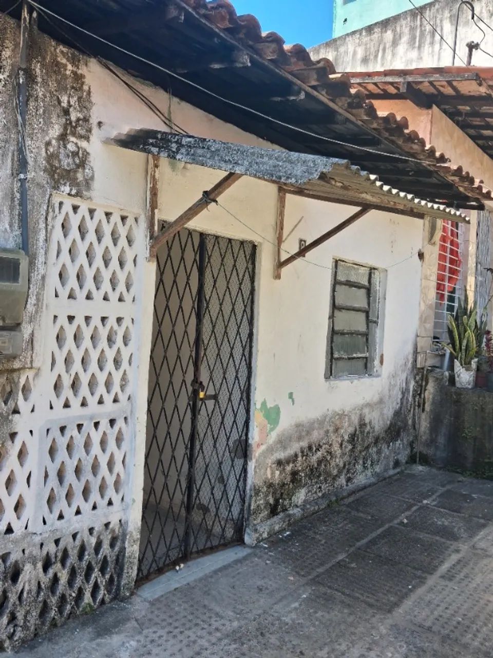 Aluga-se casa 2 quartos Fundão 