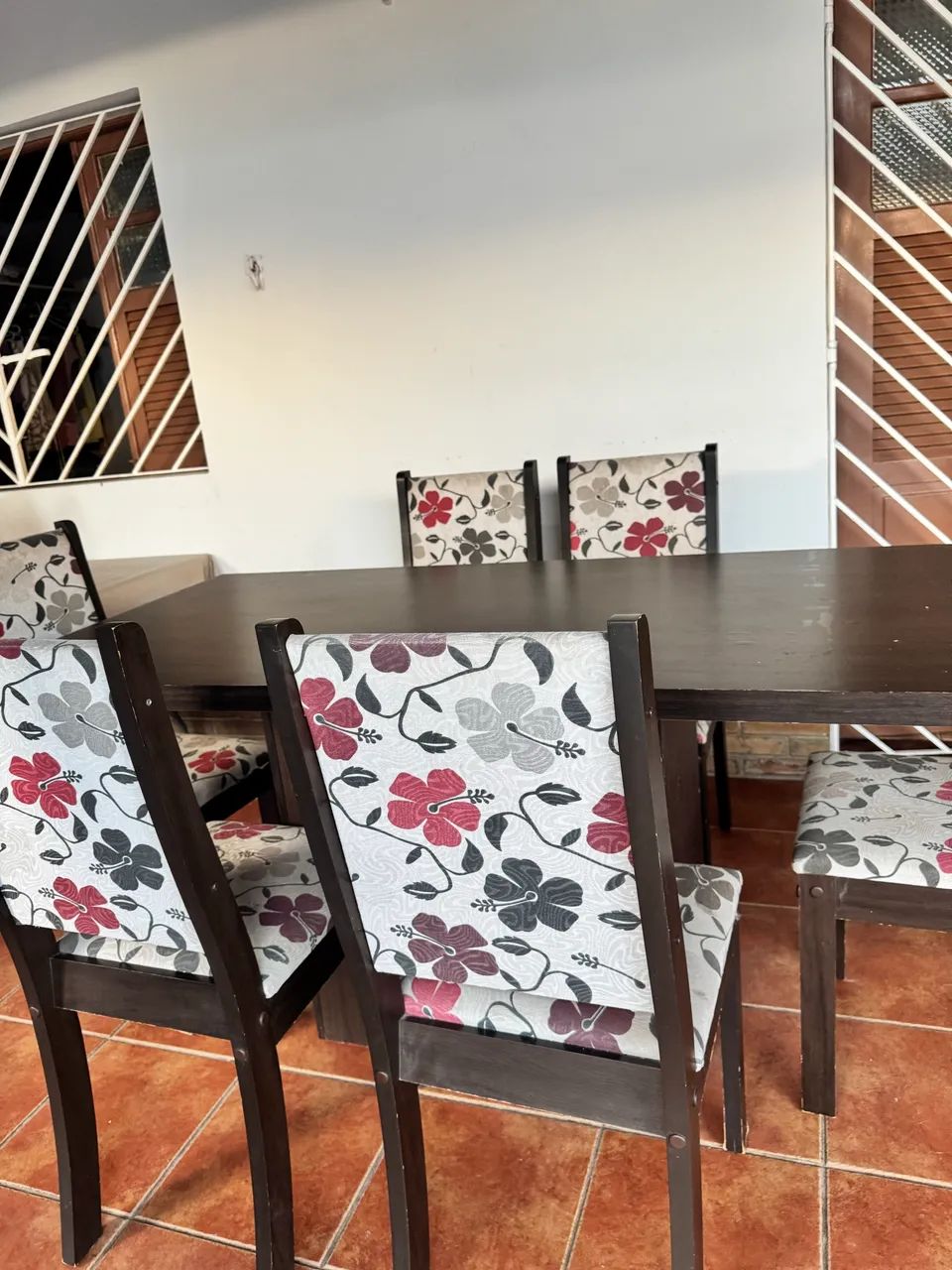 Mesa de jantar com 6 cadeiras