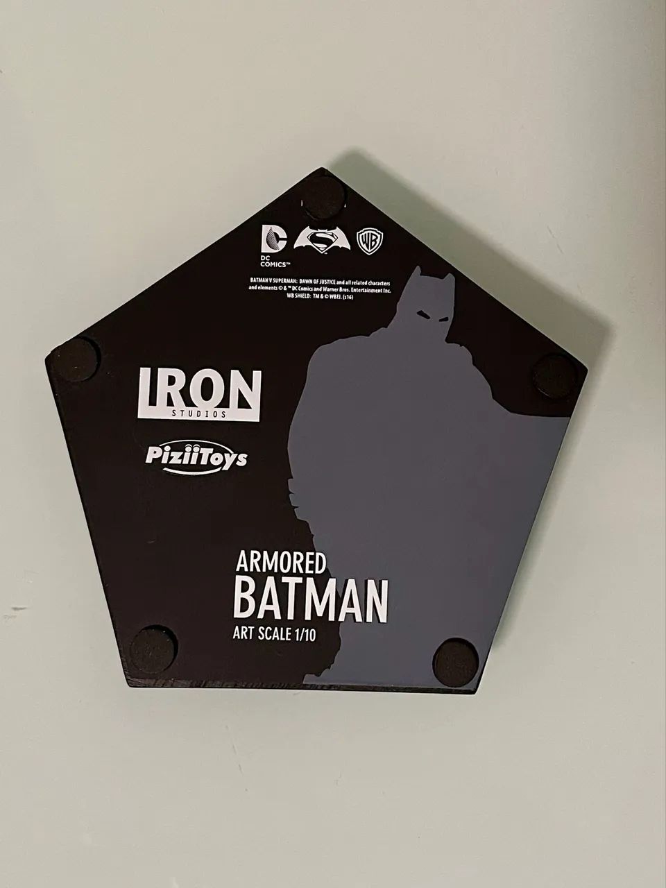 Estátua Armored Batman 1/10 Iron Studios - Foto 2
