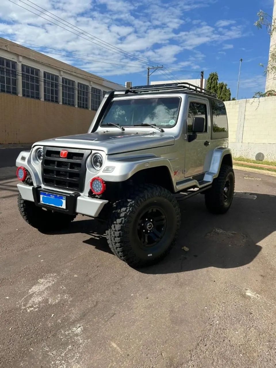 Troller T-4 2010
