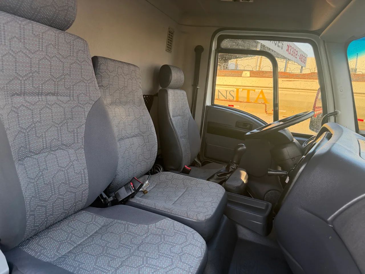 Ford cargo 1319 2016 carroceria completo menor km do Brasil  - Foto 3