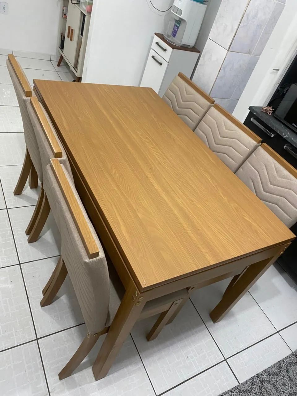 Conjunto de mesa com 6 cadeiras 